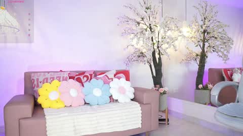 Jade Summer online show from April 6, 2026, 11:33 am