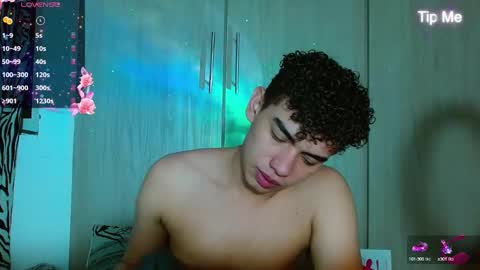 javi15  online show from December 15, 2024, 9:35 am