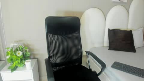 Snapshot of jake_miller__ chatting on May 6, 2026, 7:19 pm Jake online show from May 6, 2026, 7:19 pm