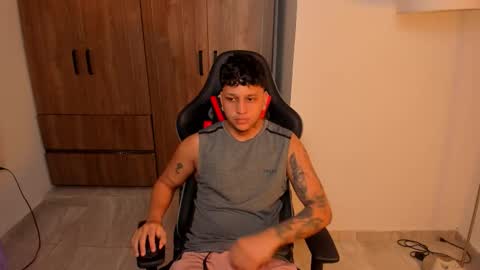 Snapshot of jake_pons chatting on October 1, 2025, 3:01 am Jake Pons online show from October 1, 2025, 3:01 am