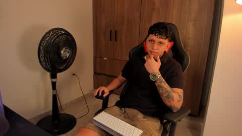 Snapshot of jake_pons chatting on February 15, 2026, 5:37 am Jake Pons online show from February 15, 2026, 5:37 am