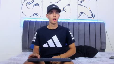 Hi guys im new 3 online show from February 8, 2025, 3:53 pm