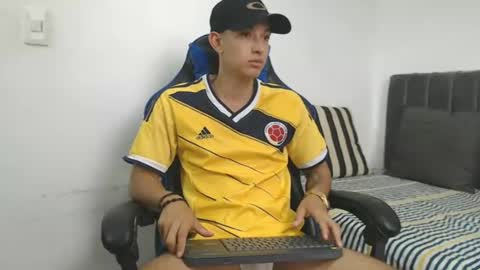 Hi guys im new 3 online show from July 3, 2026, 9:21 pm