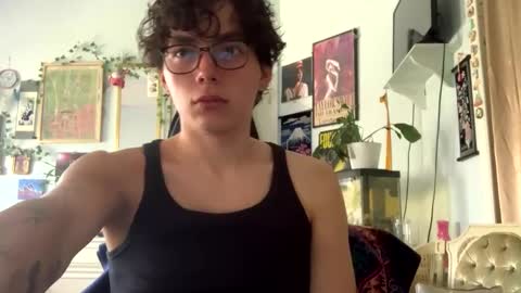 August online show from October 18, 2025, 4:41 pm