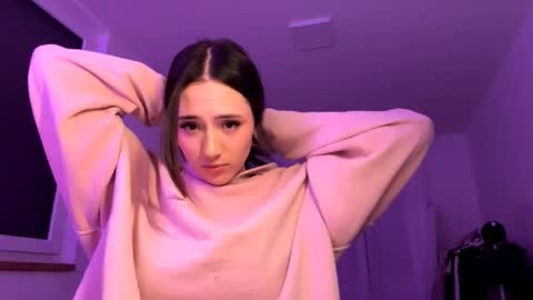 Mila online show from March 19, 2026, 6:12 pm