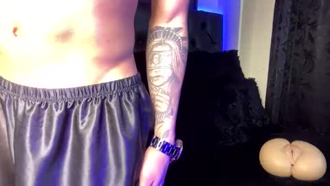 LeonardoInsta LeonardoperezcoPvt open online show from January 15, 2025, 5:50 am