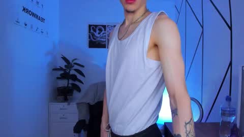 james_adamss_ online show from November 25, 2025, 3:34 pm