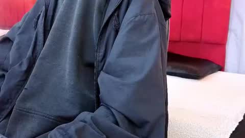 james_adamss_ online show from February 3, 2026, 12:32 pm