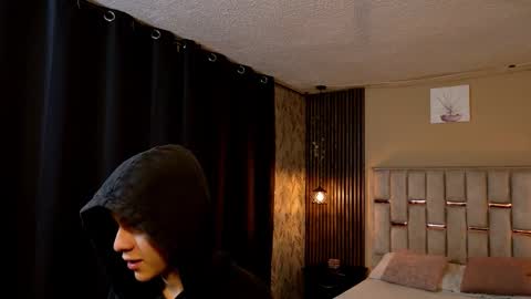 james_adamss_ online show from February 19, 2026, 12:01 pm