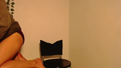 Snapshot of james_dreams_ chatting on December 16, 2024, 5:49 am James online show from December 16, 2024, 5:49 am