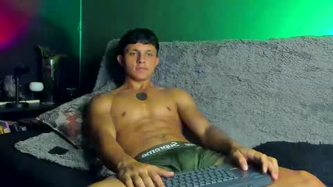 jamesgolden_ online show from September 18, 2025, 1:40 am