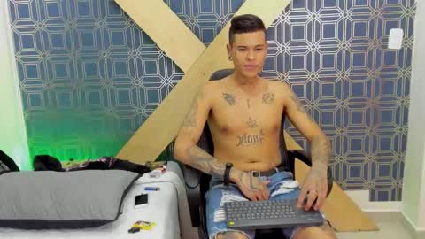 Snapshot of jamesinked_ chatting on December 31, 2024, 4:35 pm Jamesinked online show from December 31, 2024, 4:35 pm