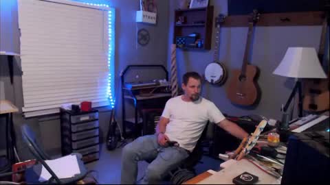 Snapshot of jameswebbscope chatting on April 29, 2026, 9:35 am Jameswebbscope online show from April 29, 2026, 9:35 am