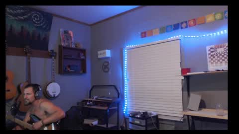 Snapshot of jameswebbscope chatting on May 19, 2026, 7:15 am Jameswebbscope online show from May 19, 2026, 7:15 am