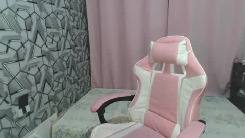 janeliciouse online show from June 13, 2026, 1:25 am