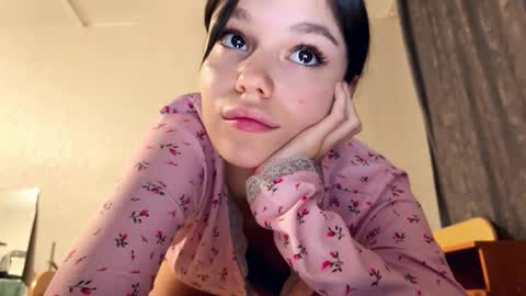 Aleksia online show from November 22, 2025, 4:17 pm