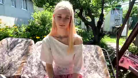 Snapshot of janicesivertsen chatting on August 1, 2026, 8:35 am Elsa online show from August 1, 2026, 8:35 am
