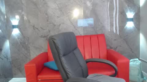 Jan online show from October 17, 2025, 8:00 pm