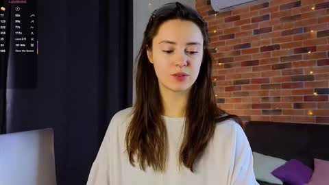 Chloe online show from December 15, 2025, 6:28 am