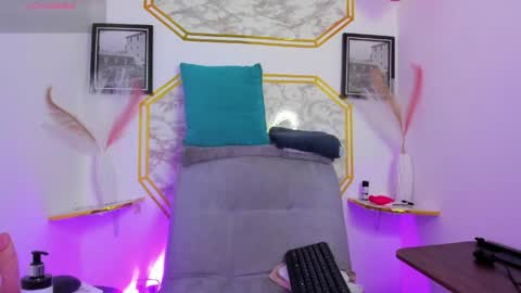 Snapshot of jaulyn_18 chatting on May 20, 2026, 2:40 am Jaulyn online show from May 20, 2026, 2:40 am