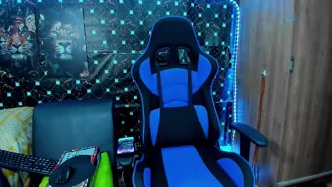 Javier online show from September 29, 2025, 2:06 am