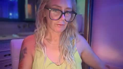 Snapshot of javlovesu chatting on October 26, 2025, 11:38 am JAV online show from October 26, 2025, 11:38 am