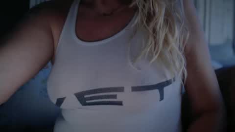 Snapshot of javlovesu chatting on November 3, 2025, 7:37 pm JAV online show from November 3, 2025, 7:37 pm