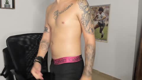 Snapshot of jayalvarrez_ chatting on January 30, 2025, 10:19 pm Jay Alvarrez online show from January 30, 2025, 10:19 pm