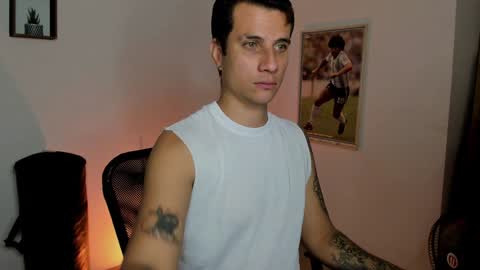 Snapshot of jayalvarrez_ chatting on February 5, 2025, 6:26 pm Jay Alvarrez online show from February 5, 2025, 6:26 pm