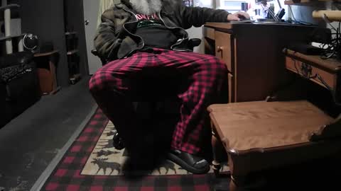 Grand Zaddy or Jay its casual online show from November 18, 2025, 1:22 am