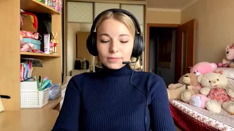 Snapshot of jaynafriess chatting on October 13, 2025, 8:36 am Mira online show from October 13, 2025, 8:36 am