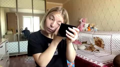 Snapshot of jaynafriess chatting on November 8, 2025, 8:25 am Mira online show from November 8, 2025, 8:25 am