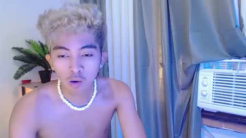 jaysee_hugecox online show from April 22, 2026, 3:09 am