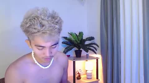 jaysee_hugecox online show from April 23, 2026, 9:08 am