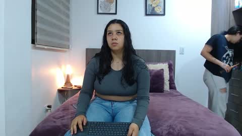 Jazmin and Scarlett online show from March 31, 2026, 10:15 am