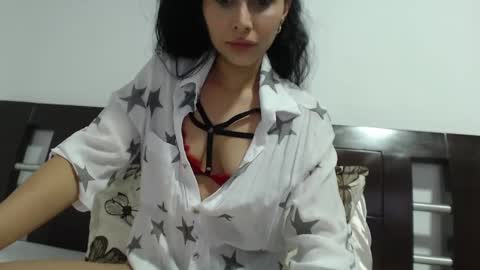 Luna Sofa online show from February 14, 2025, 9:10 pm