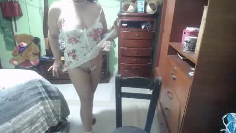 jazmim online show from October 3, 2025, 12:57 pm