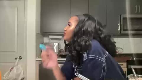 jazminetea online show from October 13, 2025, 4:01 am