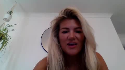 Snapshot of jazzypink86 chatting on July 20, 2026, 1:35 pm jazzypink86 online show from July 20, 2026, 1:35 pm