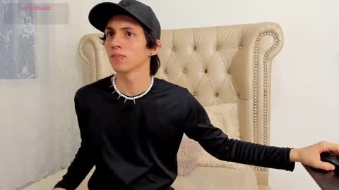 jeanram018 online show from March 11, 2025, 12:06 pm