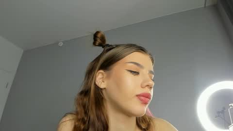 Dolly online show from January 5, 2025, 7:28 pm