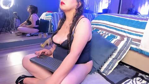 Snapshot of jenifer_cruz chatting on May 3, 2026, 5:35 am jenifer_cruz online show from May 3, 2026, 5:35 am