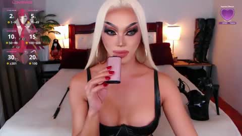 Snapshot of jenifers_body chatting on June 12, 2026, 11:09 am Queen Jenifer online show from June 12, 2026, 11:09 am