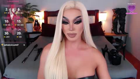 Snapshot of jenifers_body chatting on July 23, 2026, 4:21 am Queen Jenifer online show from July 23, 2026, 4:21 am