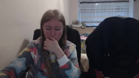 JenisAndPeter online show from December 18, 2025, 6:19 am