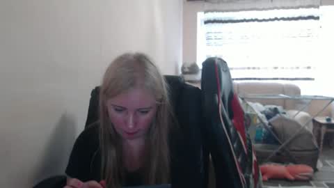 JenisAndPeter online show from May 18, 2026, 4:24 pm