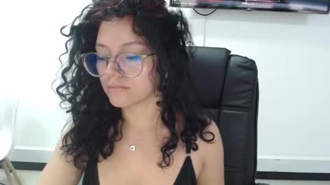 jenn online show from December 18, 2025, 6:03 pm