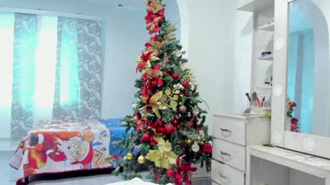 jenn online show from December 10, 2024, 3:33 pm