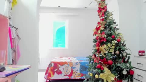 jenn online show from December 11, 2024, 6:20 pm