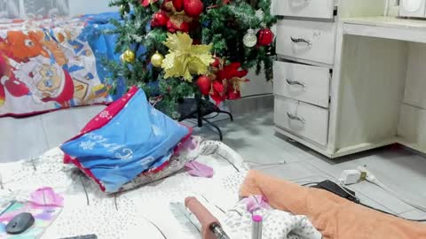 jenn online show from December 15, 2024, 6:04 pm